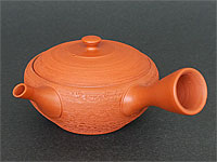 Red Tokoname-yaki kyûsu teapot with “pine bark” motifs by Gyokkô, 130 ml / 4.3 oz.