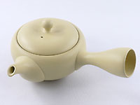 Small beige Tokoname-yaki kyûsu teapot, Takasuke kiln, 130 ml / 4.3 oz.