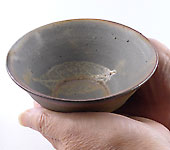 Ciotola da matcha Bizen-yaki “Ido” fabbricata da Nobuhara Katsushi.