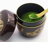 Natsume, brown lacquerware tea caddy for matcha. Flowers.