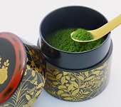 Mennakatsugi, lacquerware tea caddy for matcha. Chrysanthemums, paulownia and autumn grasses.