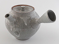 White glazed Banko-yaki kyûsu teapot, 260 ml (8,8 oz), by Taisen