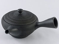Black Tokoname-yaki kyûsu teapot with “pine bark” motifs by Gyokkô, 120 ml