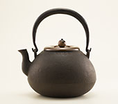 Kyô-tetsubin, cast iron hôju-shaped kettle from Kyôto, by Yoshiha Yôhei 900ml (30oz)