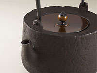 Kyô-tetsubin, “yahazu” shaped cast-iron kettle from Kyôto by Yoshiha Yôhei 1 L