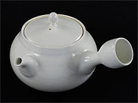 White glazed Banko-yaki kyûsu teaot by Taisen, 210 ml (7 oz)