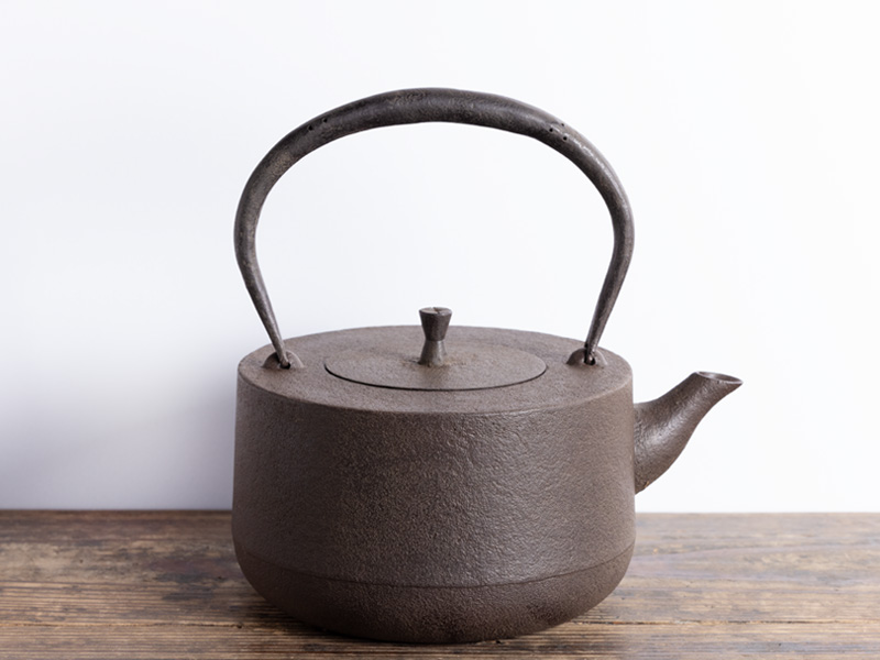 Nanbu tetsubin kettle from Mizusawa, "hirazutsu", by Sasaki Nami 1000 ml
