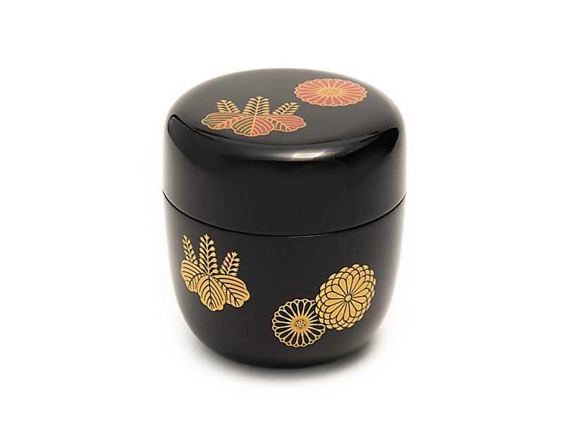 Natsume, scatola per il tè matcha, di legno laccato. Crisantemi e Paulownia