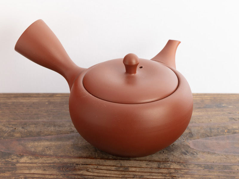 Red Tokoname-yaki "kyûsu" teapot, 240 ml / 9.4 oz